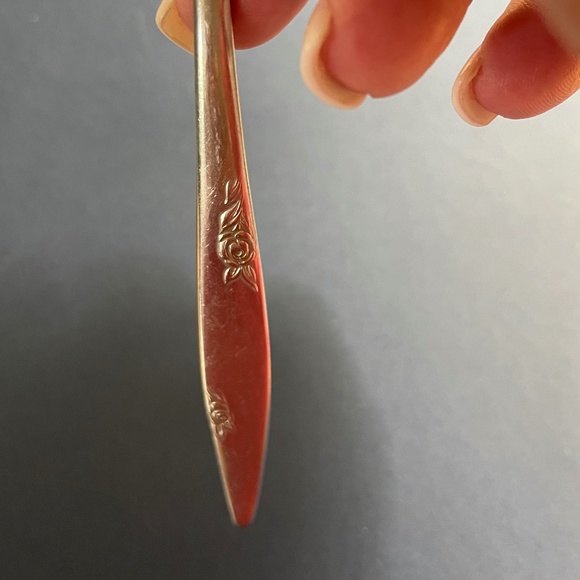 Oneida Stainless Flatware Rose Duet Pattern 4 Teaspoons HTF Pattern Made in USA - Picture 3 of 7